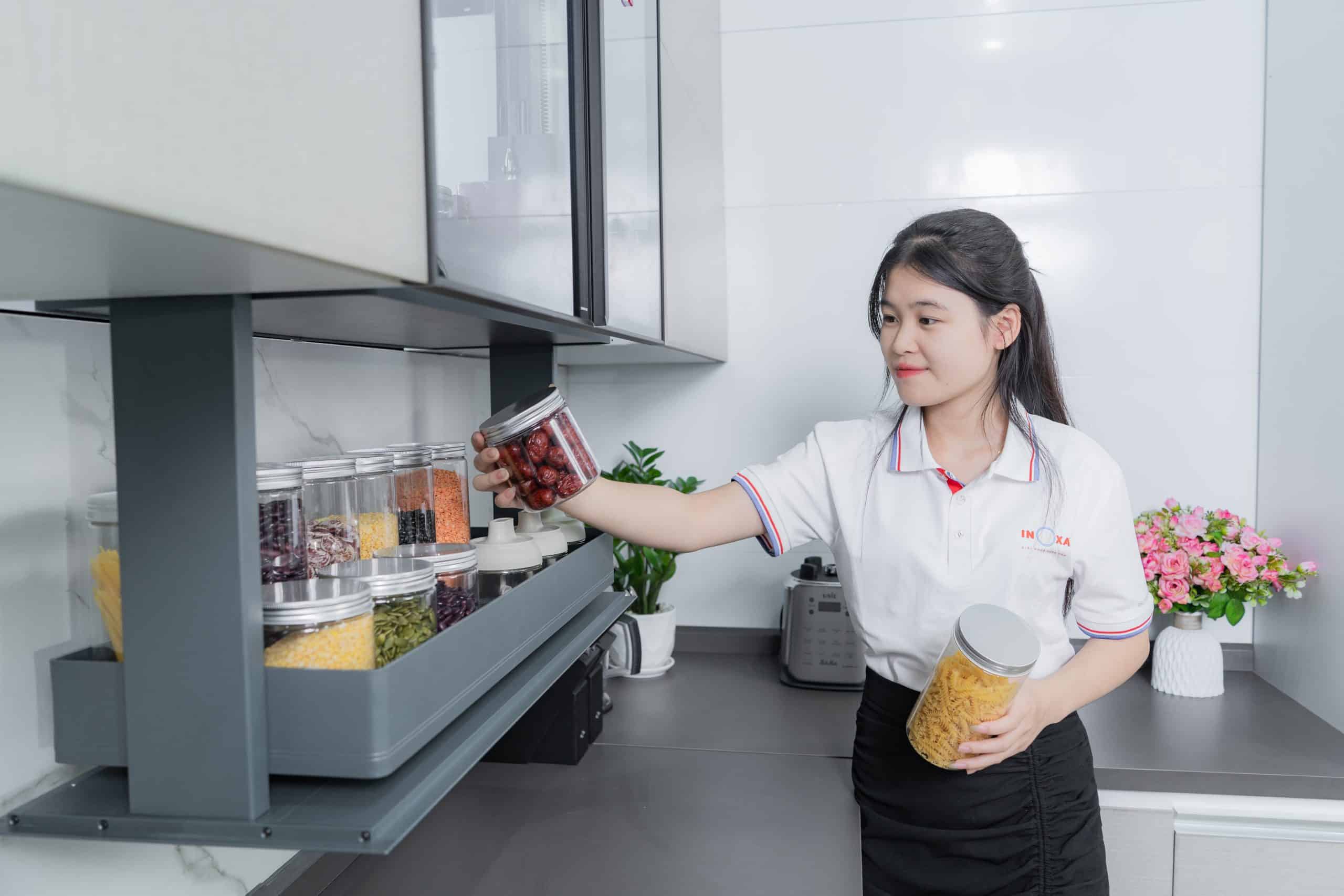 Cách chọn phụ kiện tủ bếp phù hợp với nhu cầu sử dụng